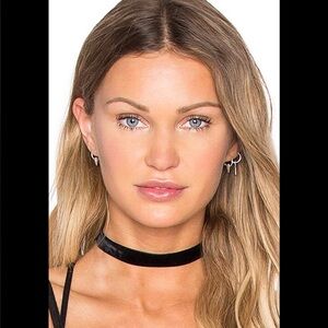 Vanessa Mooney velvet choker in black